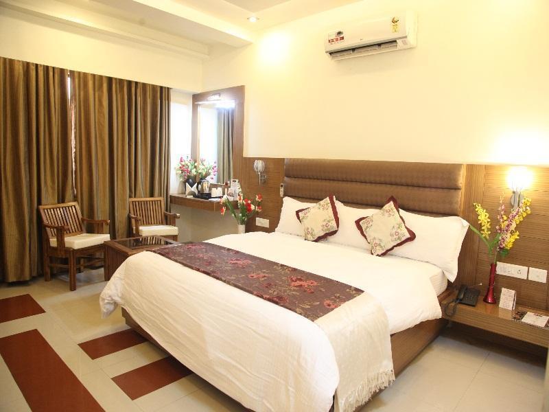 Hotel Poonam Plaza 阿格拉 外观 照片
