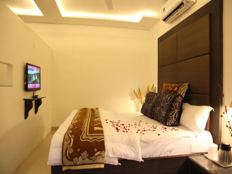 Hotel Poonam Plaza 阿格拉 外观 照片