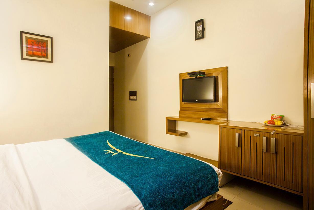 Hotel Poonam Plaza 阿格拉 外观 照片