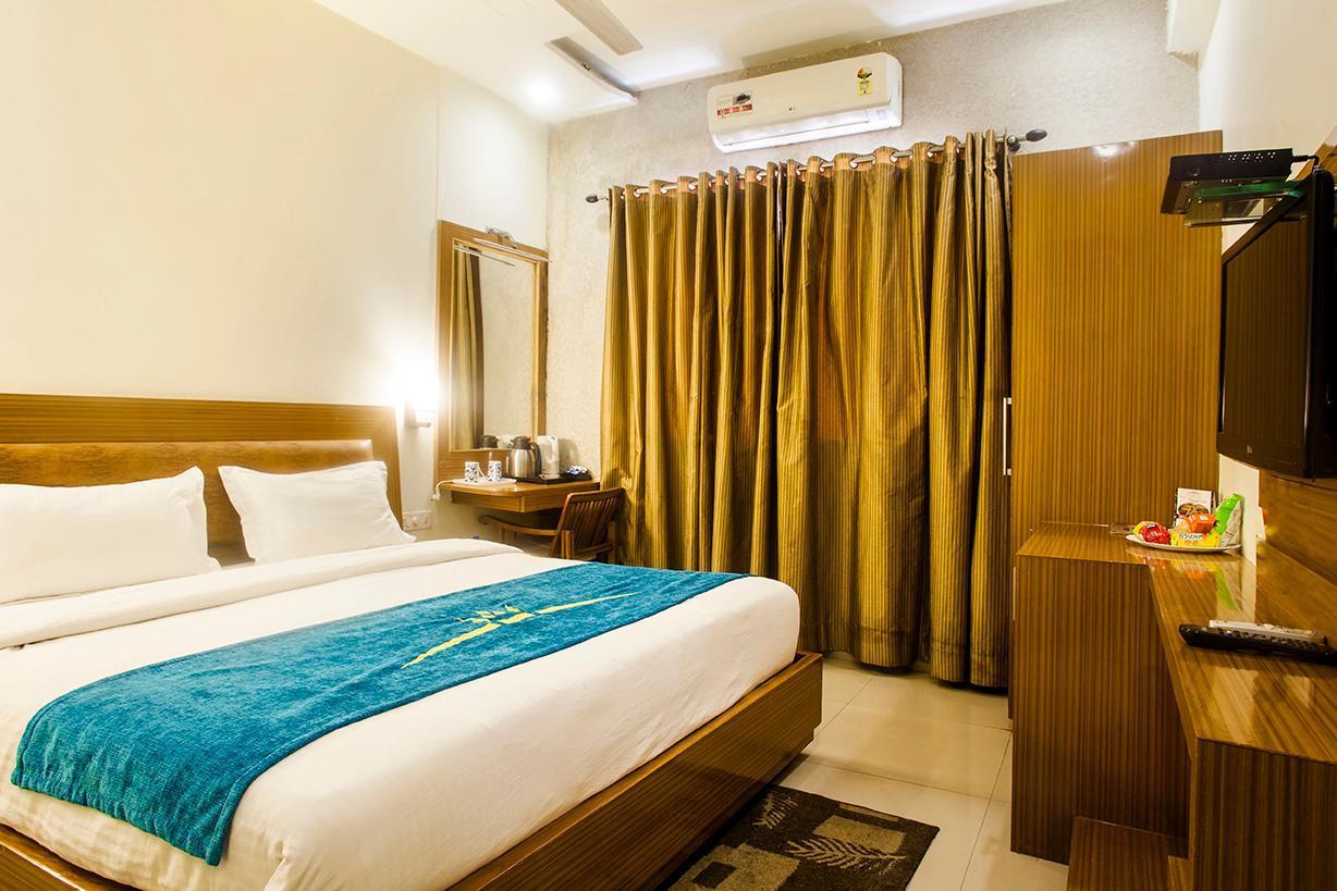 Hotel Poonam Plaza 阿格拉 外观 照片