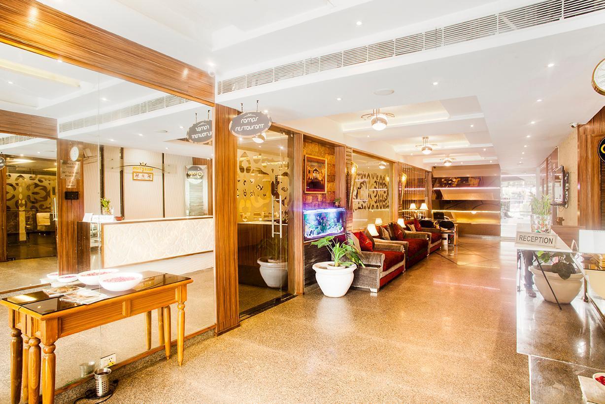 Hotel Poonam Plaza 阿格拉 外观 照片