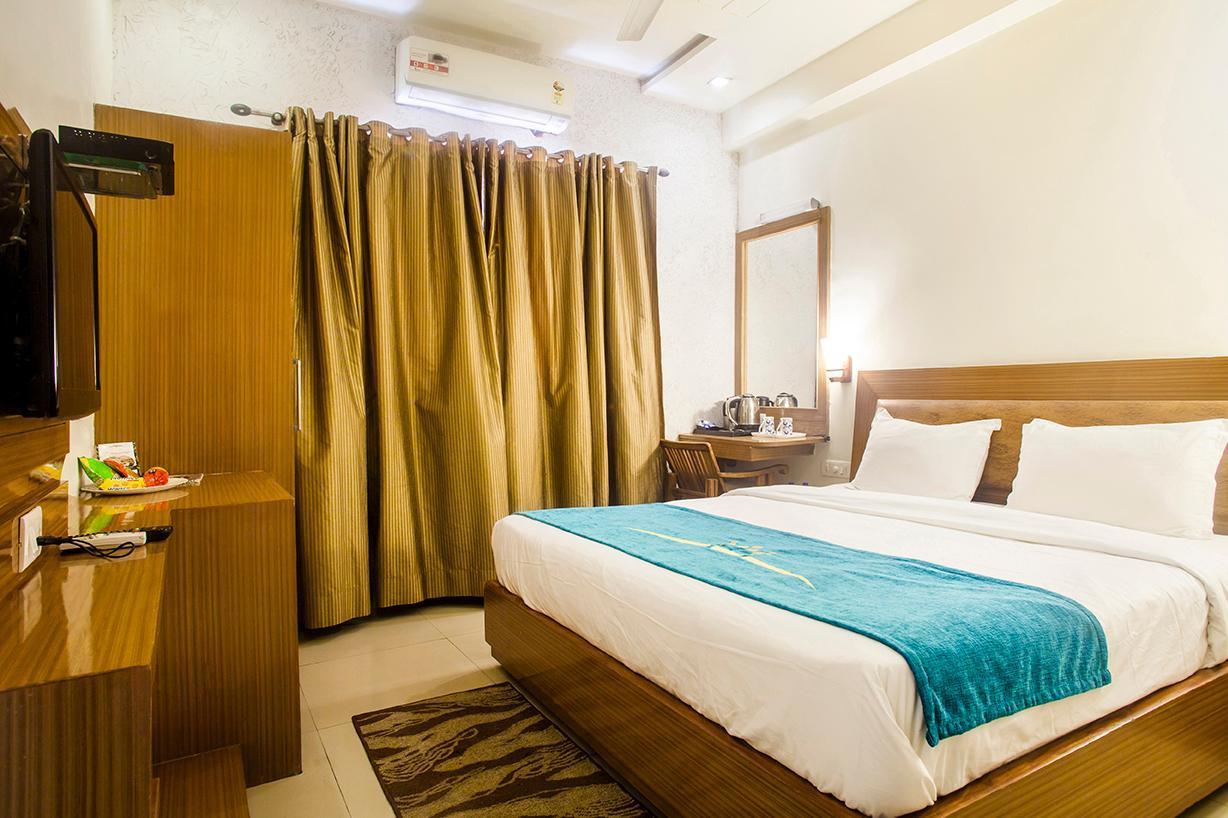 Hotel Poonam Plaza 阿格拉 外观 照片