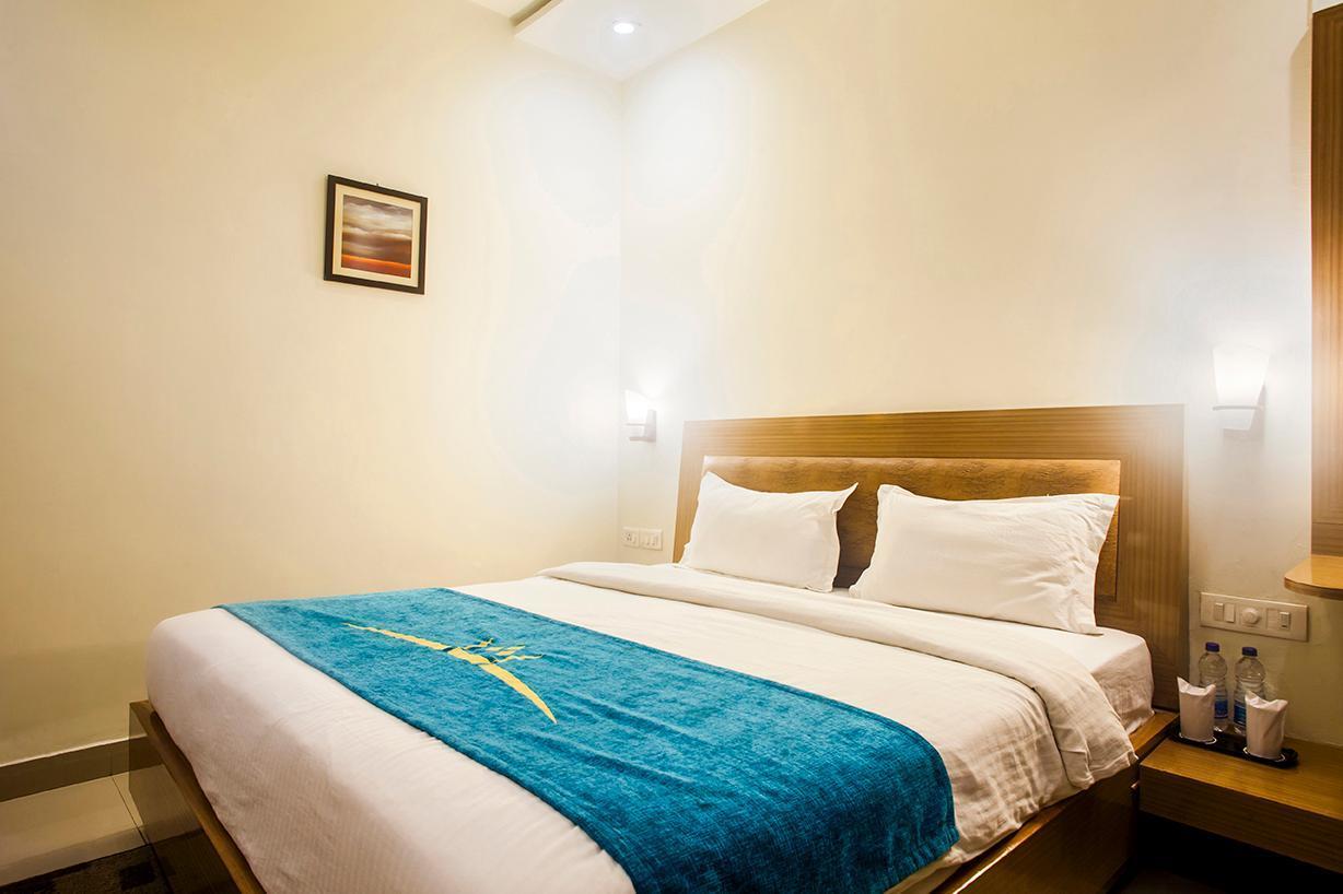 Hotel Poonam Plaza 阿格拉 外观 照片
