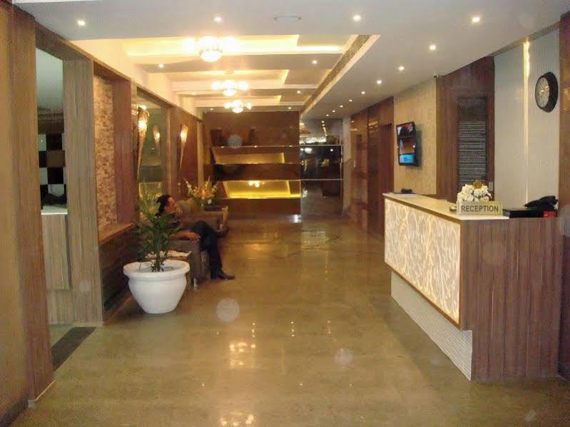 Hotel Poonam Plaza 阿格拉 外观 照片