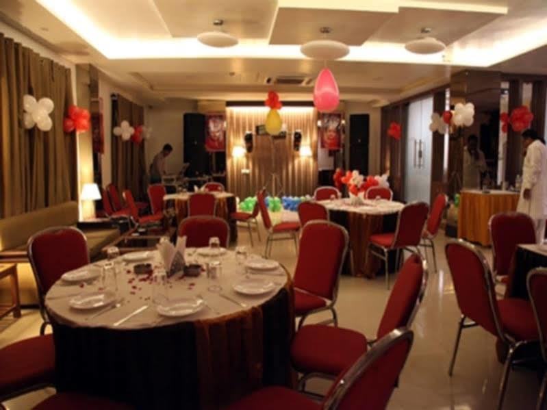Hotel Poonam Plaza 阿格拉 外观 照片